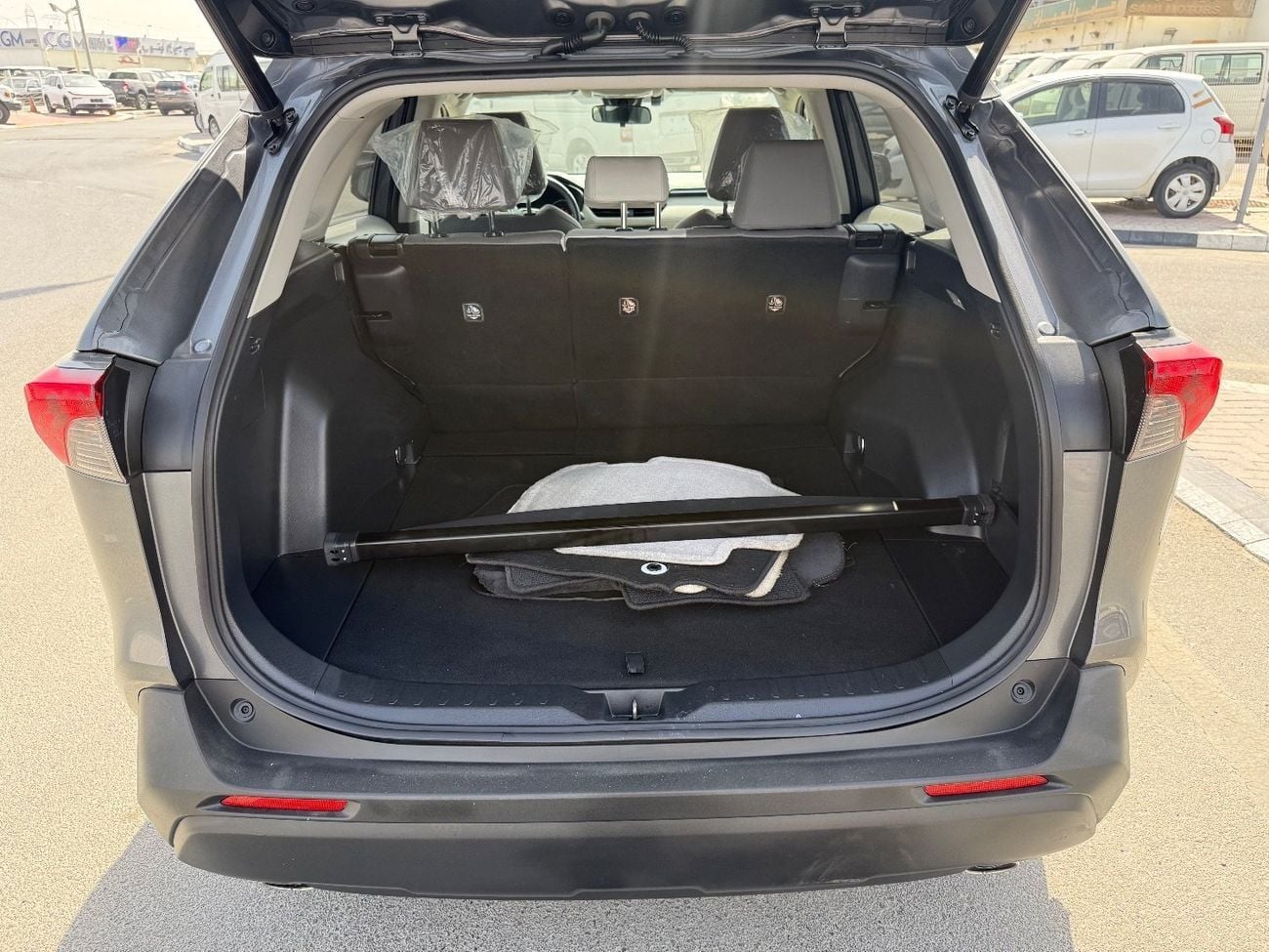 تويوتا راف ٤ XLE 2.5L