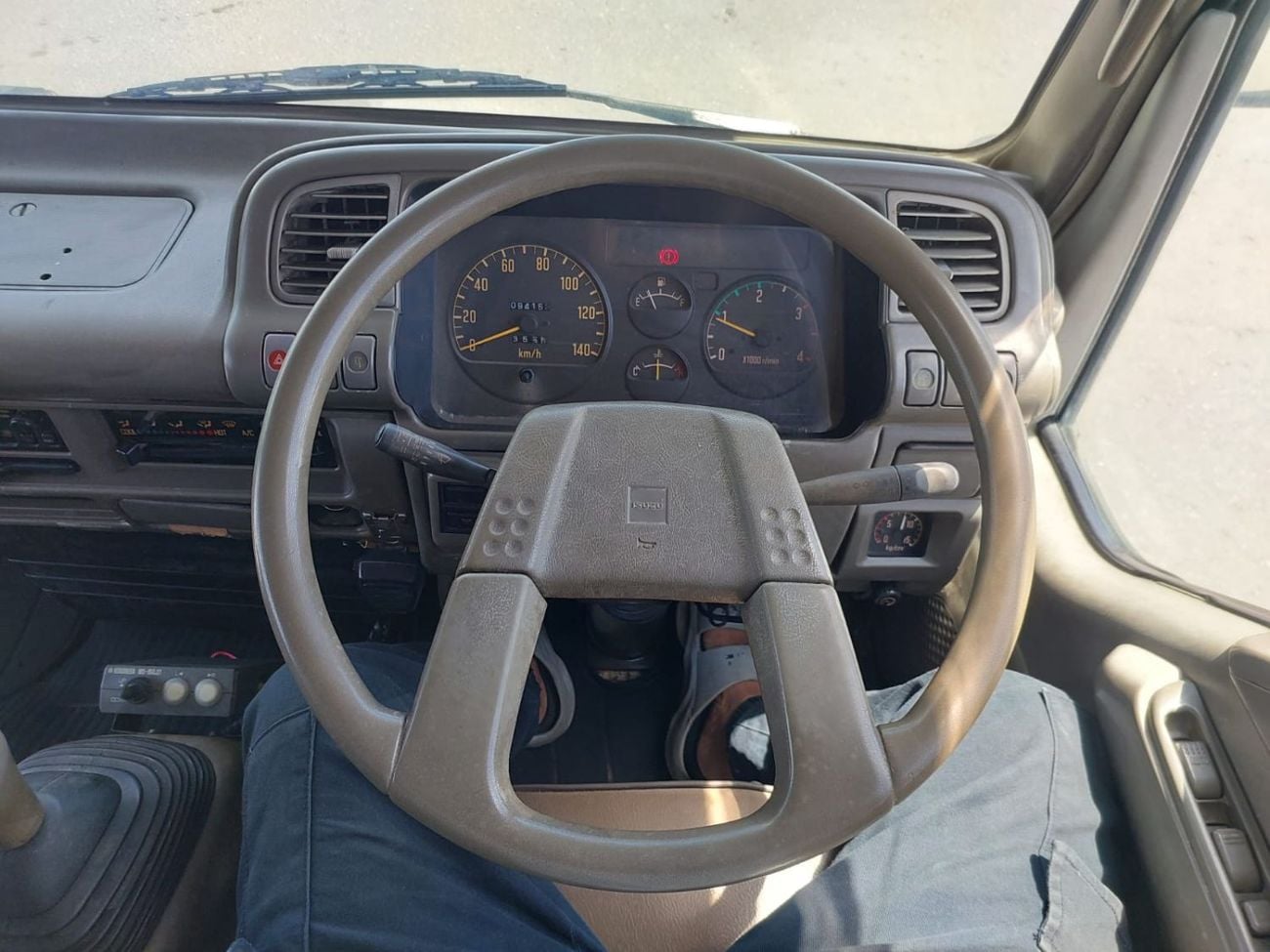 إيسوزو فوروارد ISUZU FORWARD JUSTON DUMPER TRUCK RHD 1995 MODEL 8.2 L DIESEL MANUAL(PM000298)