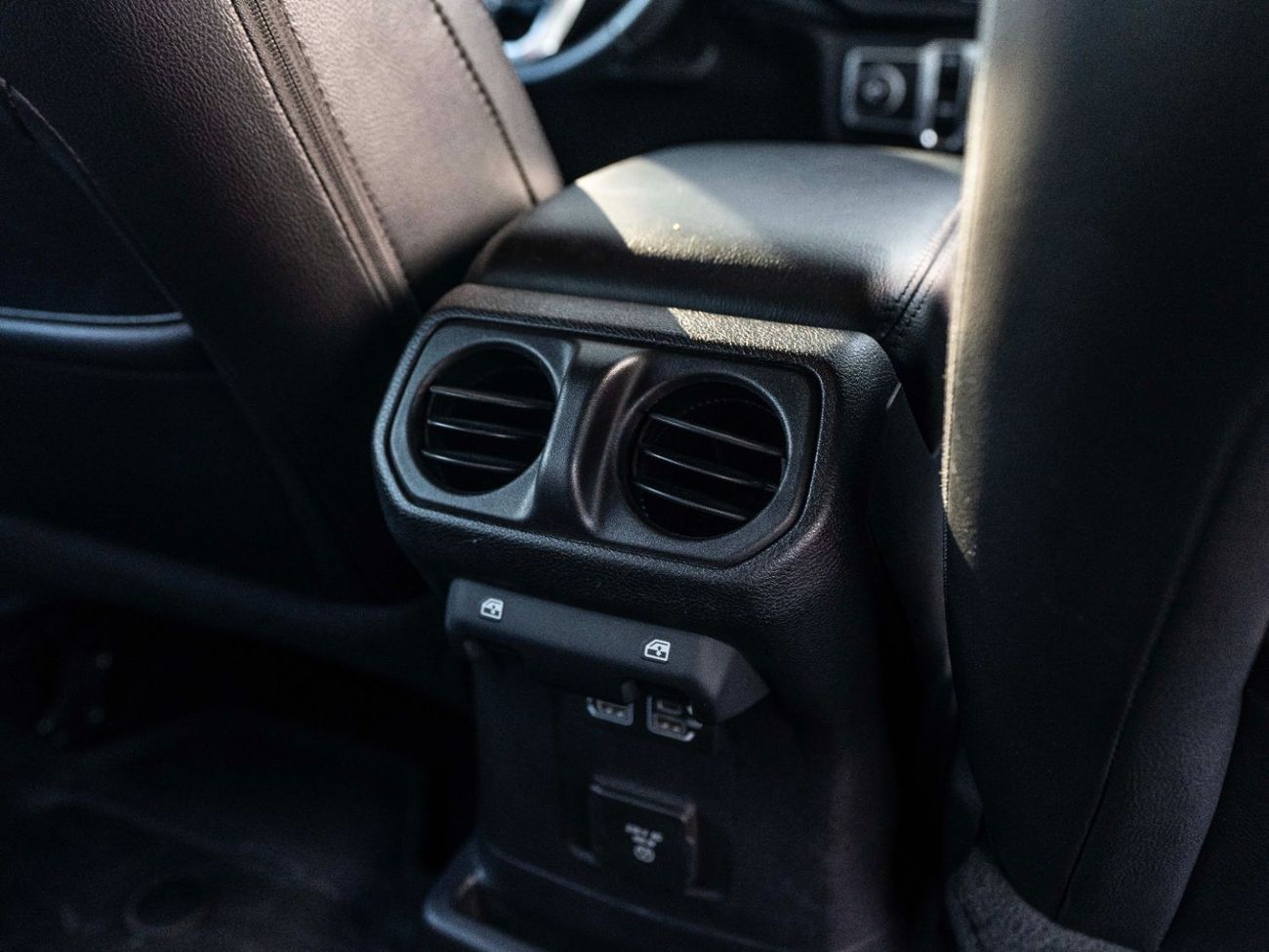 جيب رانجلر Sahara 3.6L A/T (5 Seater)