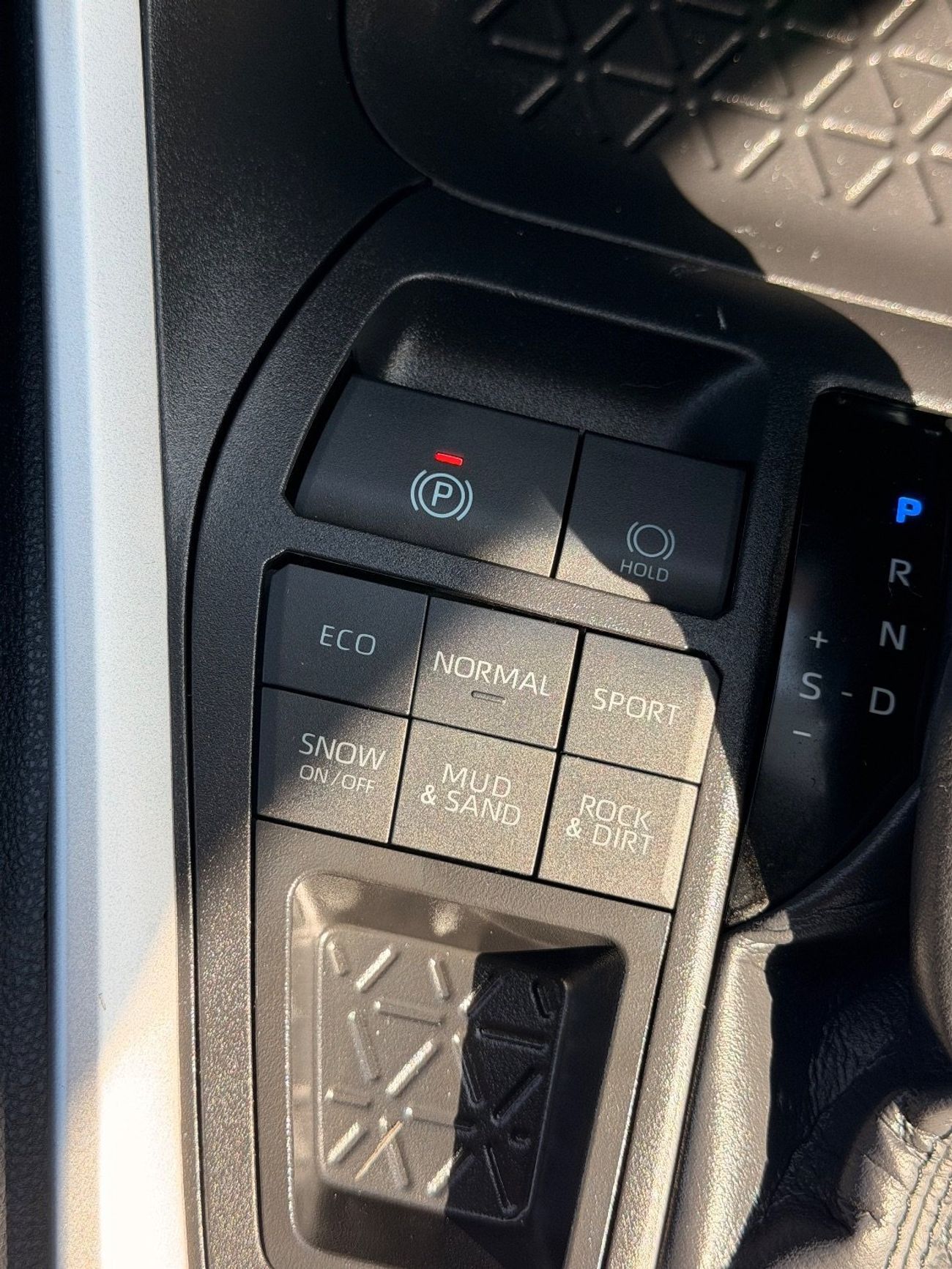 Toyota RAV4 XLE 2.5 L AWD leather seats, push start 2024