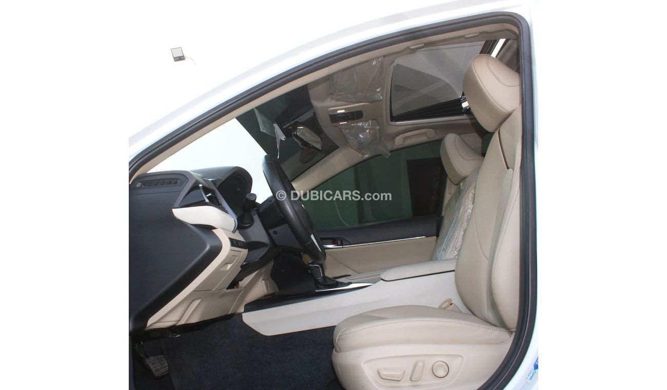 Toyota Camry SE+ TOYOTA CAMRY 2020 WHITE GCC FULL OPTION  EXCELLENT CONDITION WITHOUT ACCIDENTS