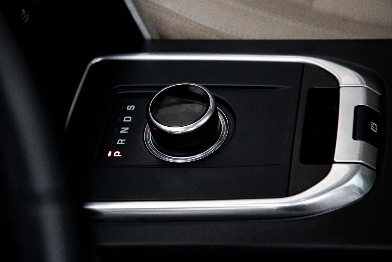 لاند روفر دسكفري | 1,662 P.M (4 Years)⁣ | 0% Downpayment | Pristine Condition!