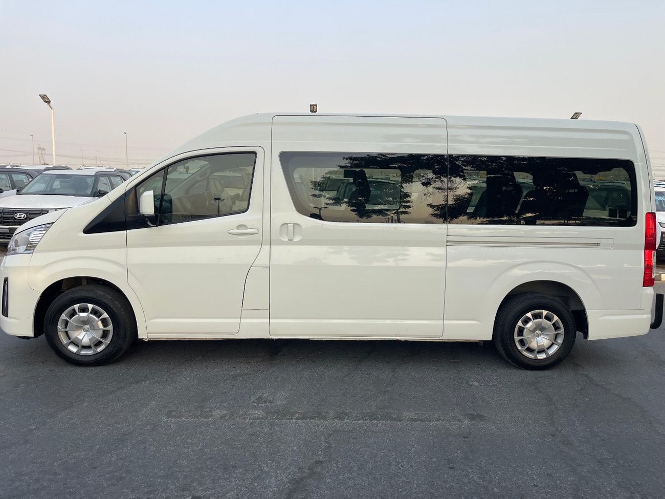 Toyota Hiace DLS -High Roof Commuter 2.8L A/T