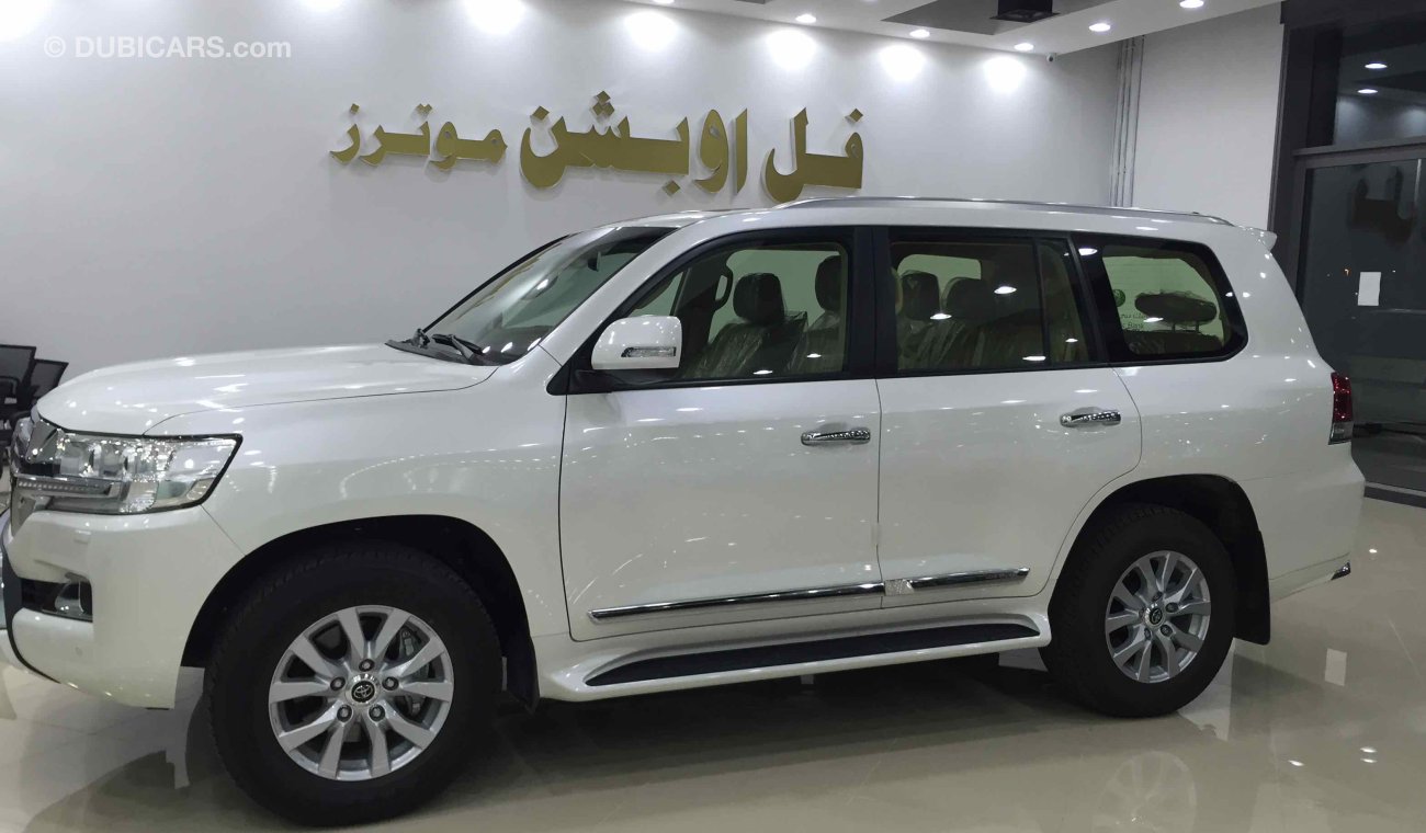 Toyota Land Cruiser جلد ثلاث شاشات فل كامل  GXR V8.