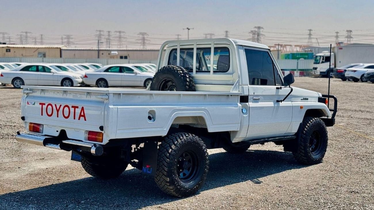 تويوتا لاند كروزر بيك آب SINGLE CABIN | BULL BAR WITH LED LIGHTS | RHD | 1992 | 4.2L DIESEL ENGINE | MANUAL TRANSMISSION | 4W