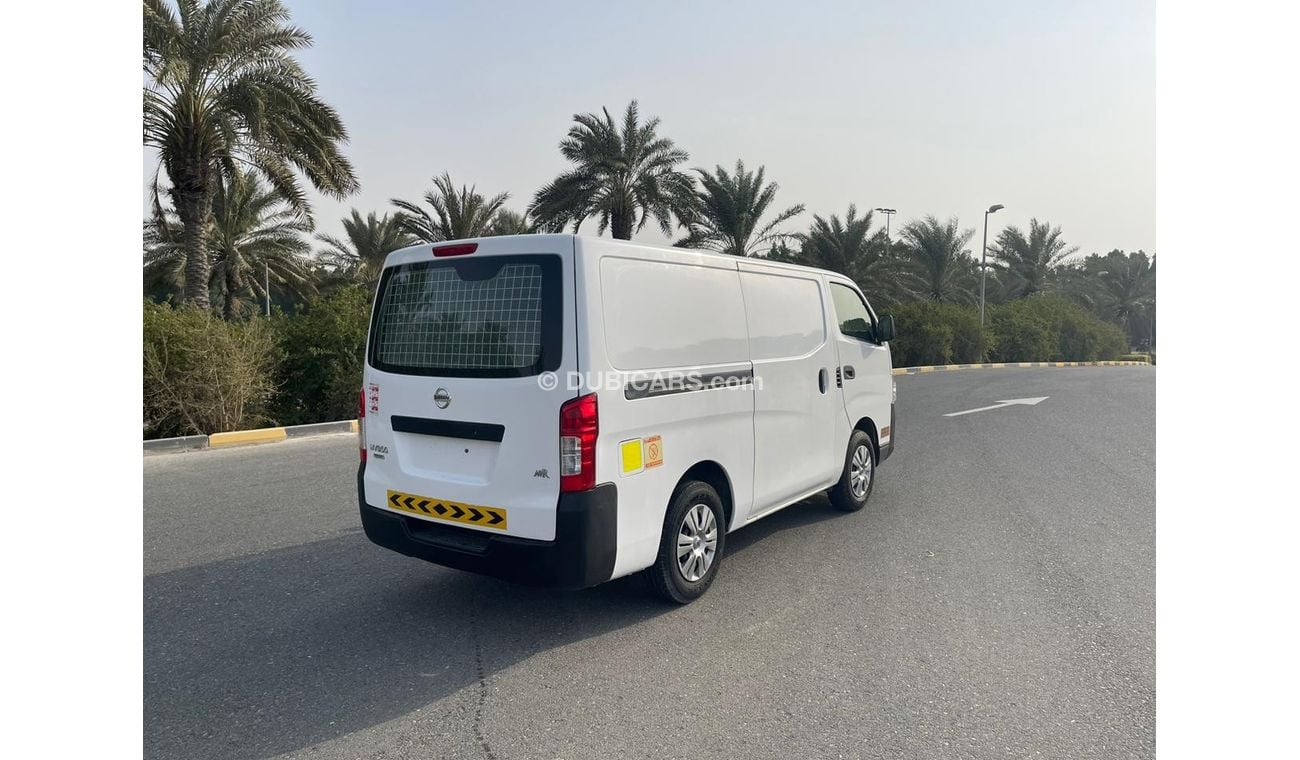 Nissan Urvan Panel Van Std NISSAN urvan 2018 GCC delvry van accident free