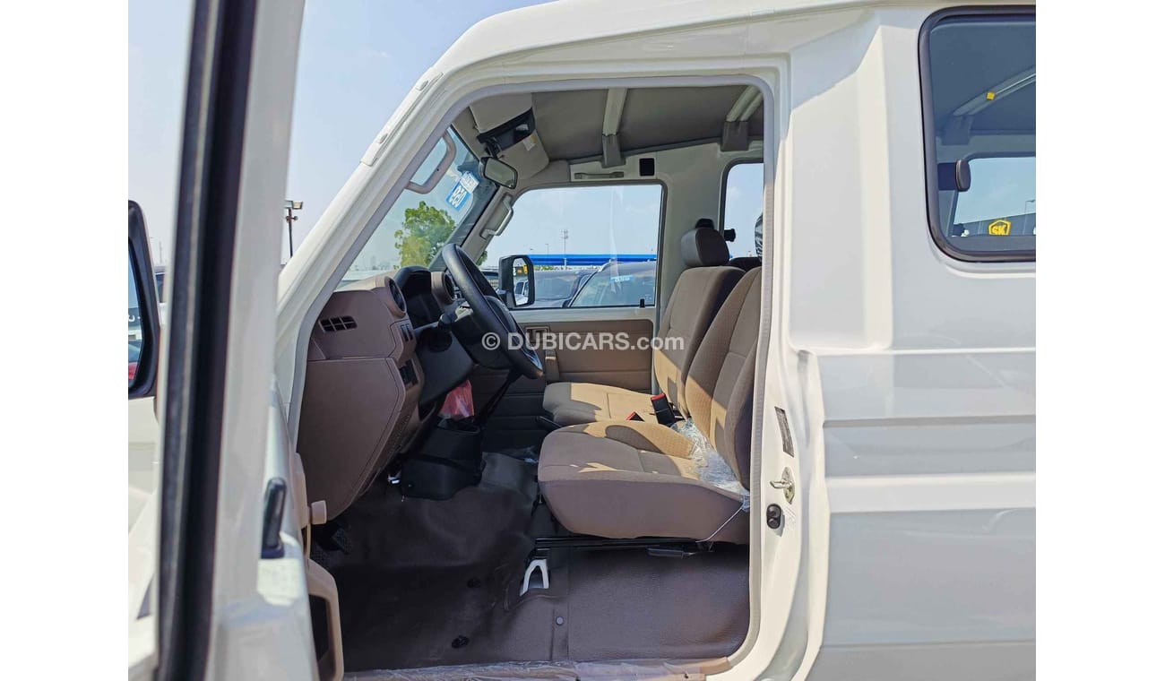 Toyota Land Cruiser 70 LC78 / V8 / 4.5L DIESEL / 9 STR /  SNORKEL / FRONT BUMPER NEW DESIGN PAINTED / 4WD (CODE # 5619)