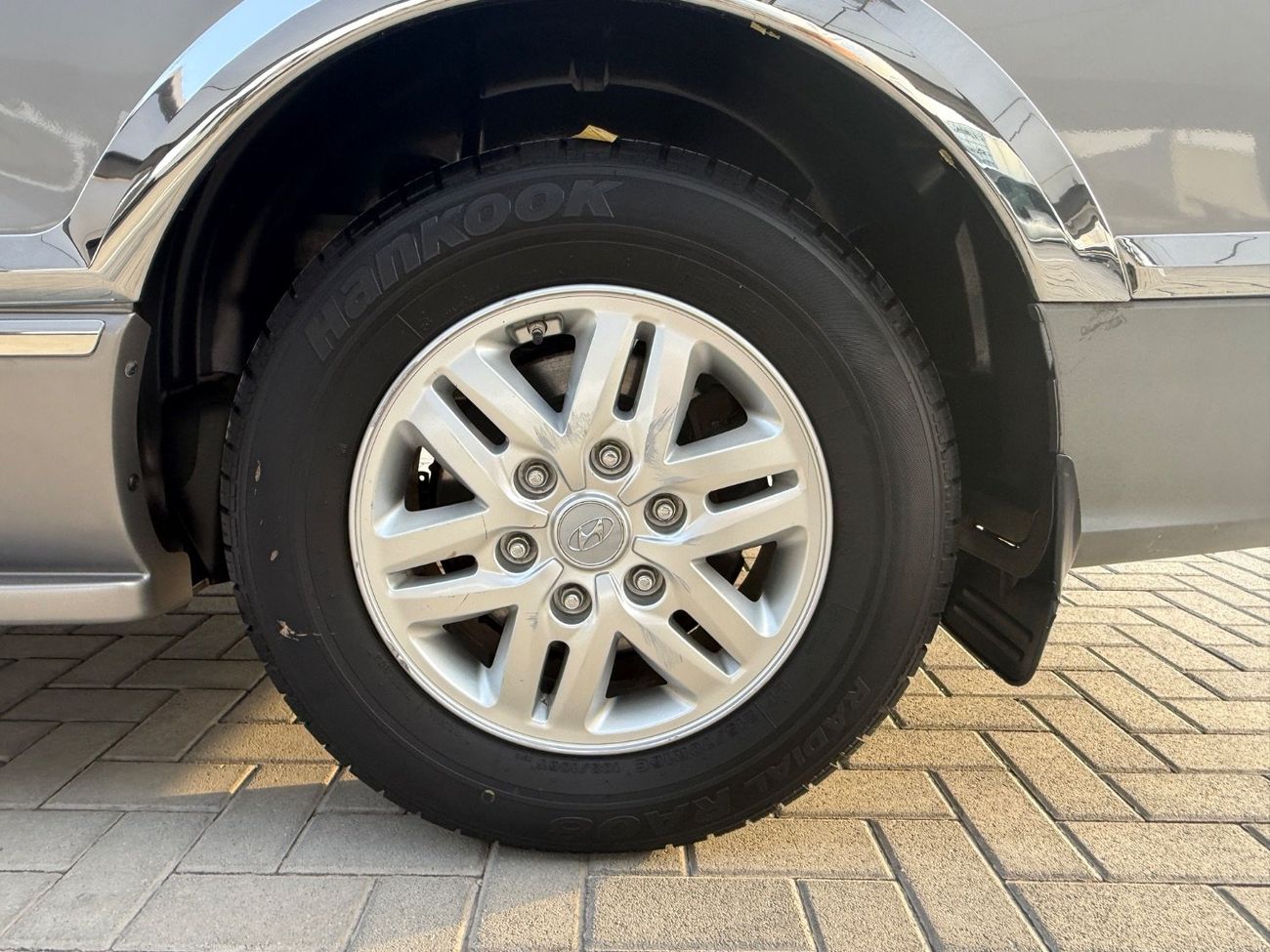 Hyundai H-1 خاليه من الاصباغ