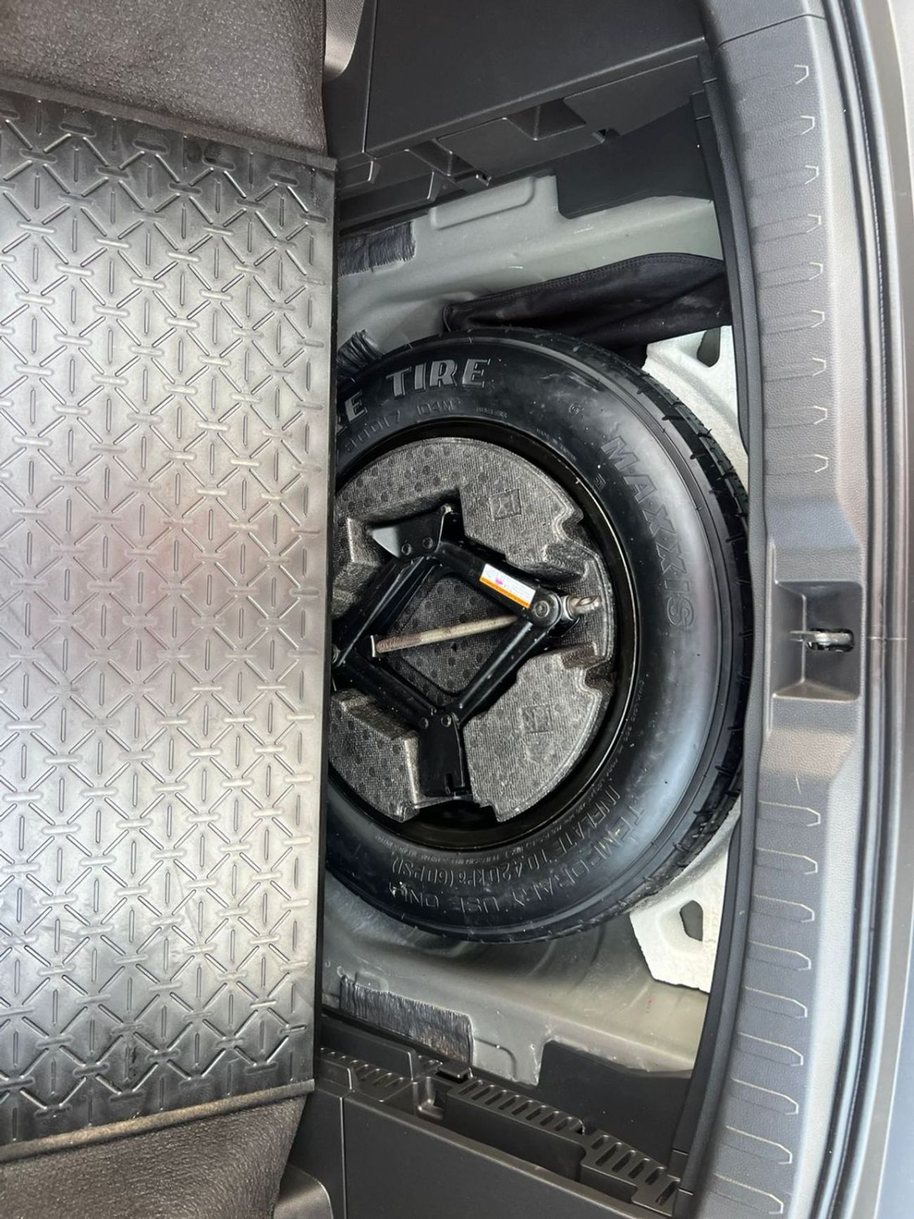 Toyota RAV4 2025 Toyota RAV4 XLE Full Option - 2.5L V6 - Rear CAM - Low Mileage - Radar System -