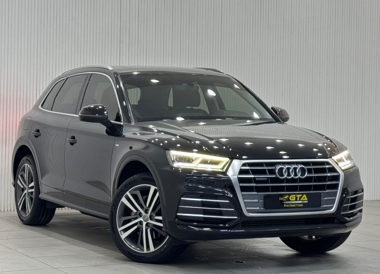 Audi Q5 45 TFSI Quattro S Line 2.0L (252 HP) 2019 Audi Q5 45TFSI S-Line Quattro, Warranty, Full Audi Service