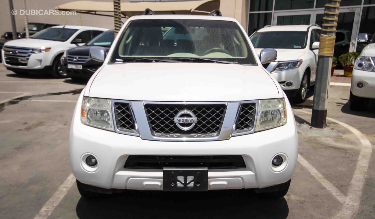 Nissan Pathfinder SE