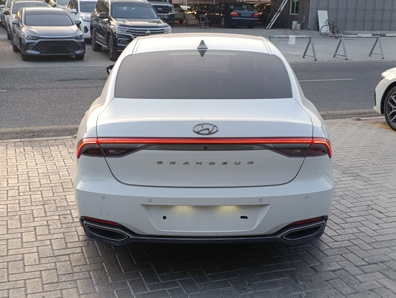 هيونداي جراندور STD (NON GCC)