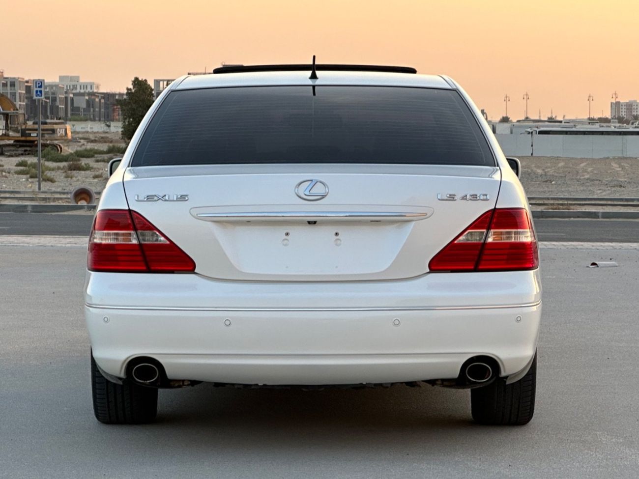 لكزس LS 430 موديل 2004 حاله ممتازه من الداخل والخارج فتحه وجلد ومثبت سرعه وتحكم كهربي كانل ونظام صوت ممتاز وكامي