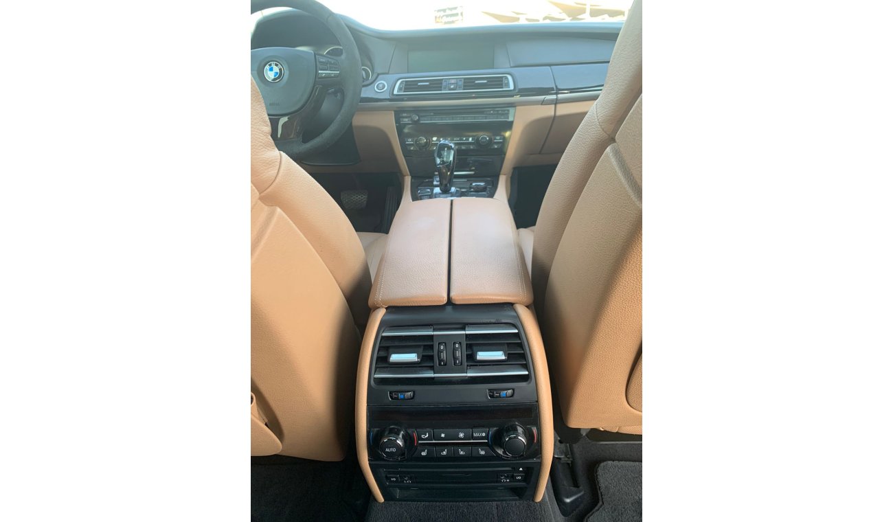 BMW 750Li BMW 750 LI_2011_Excellend_condihich