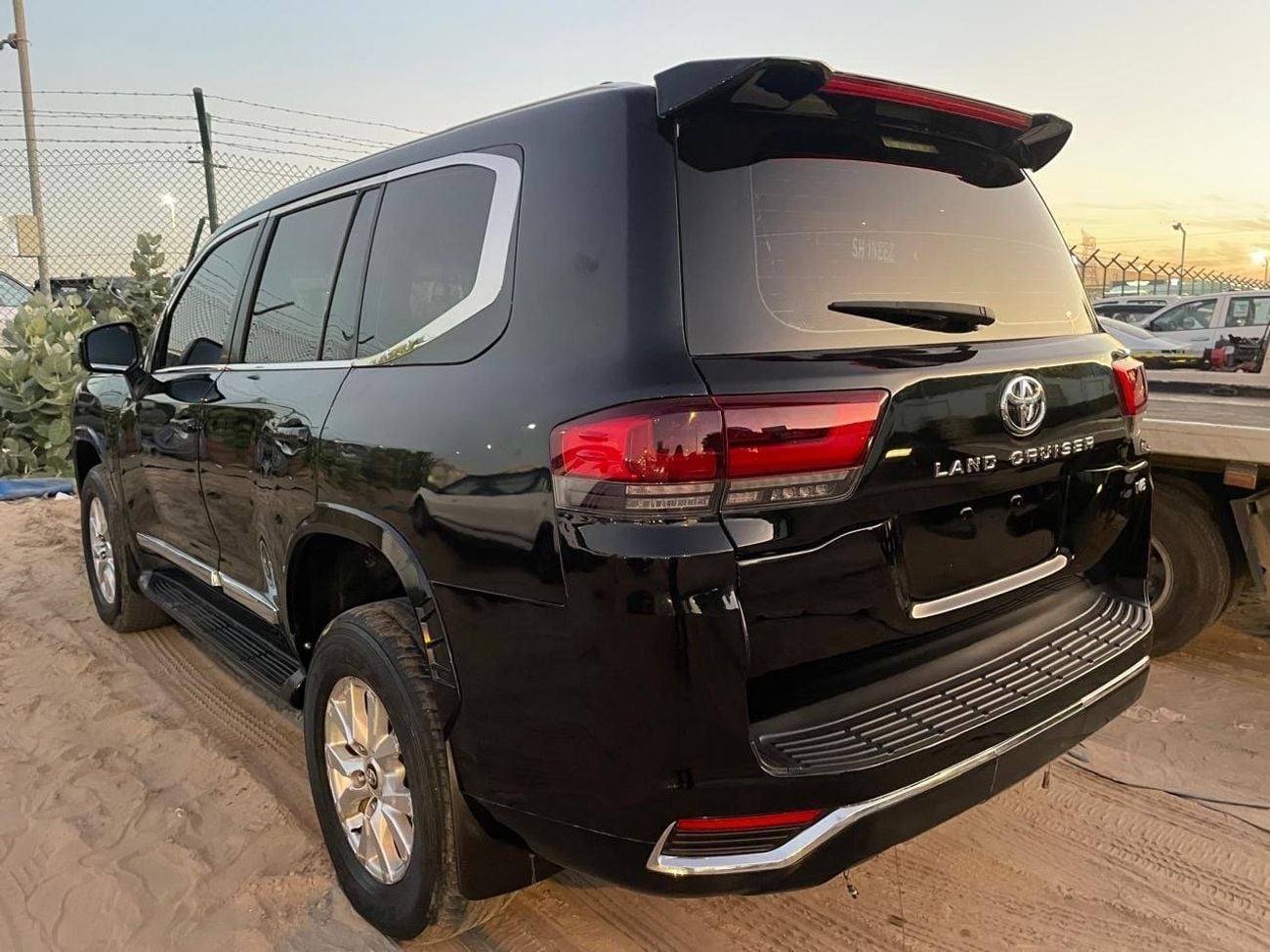 Toyota Land Cruiser GXR — фото 4