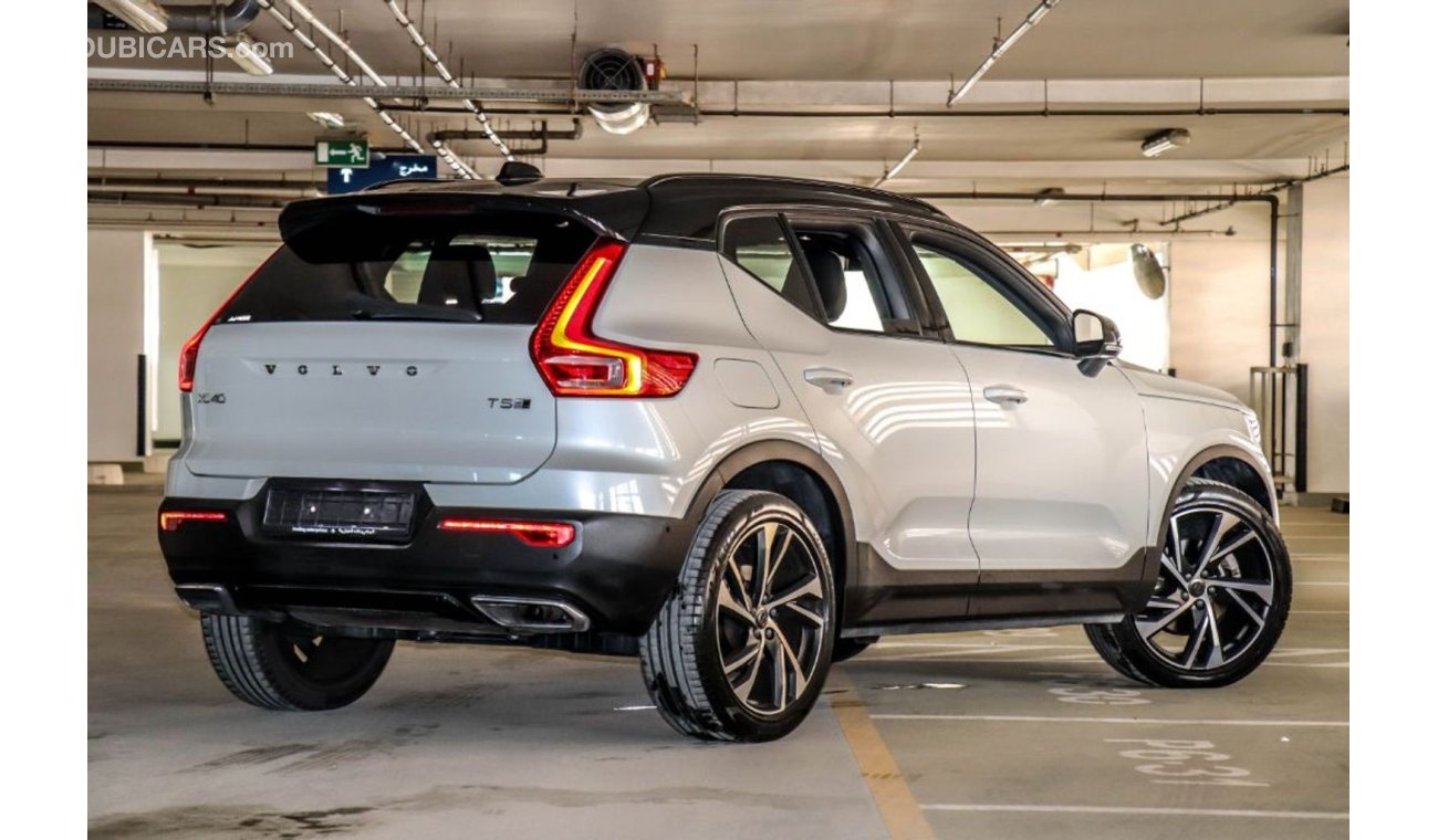 فولفو XC 40 Volvo XC40 T5 R-Design 2018 GCC under Agency Warranty with Zero Down-Payment.