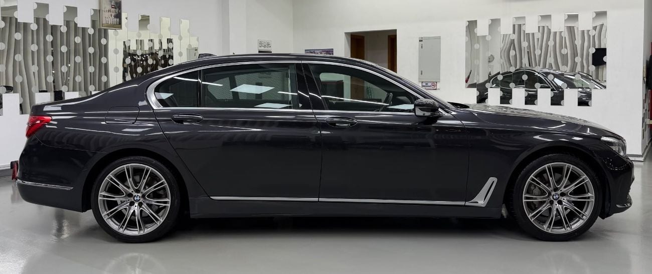 بي أم دبليو 730Li Exclusive 2.0L