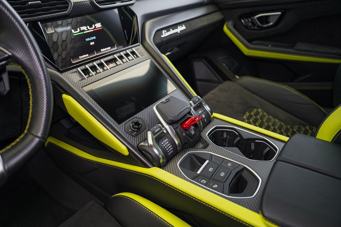 لامبورغيني اوروس Graphite Capsule