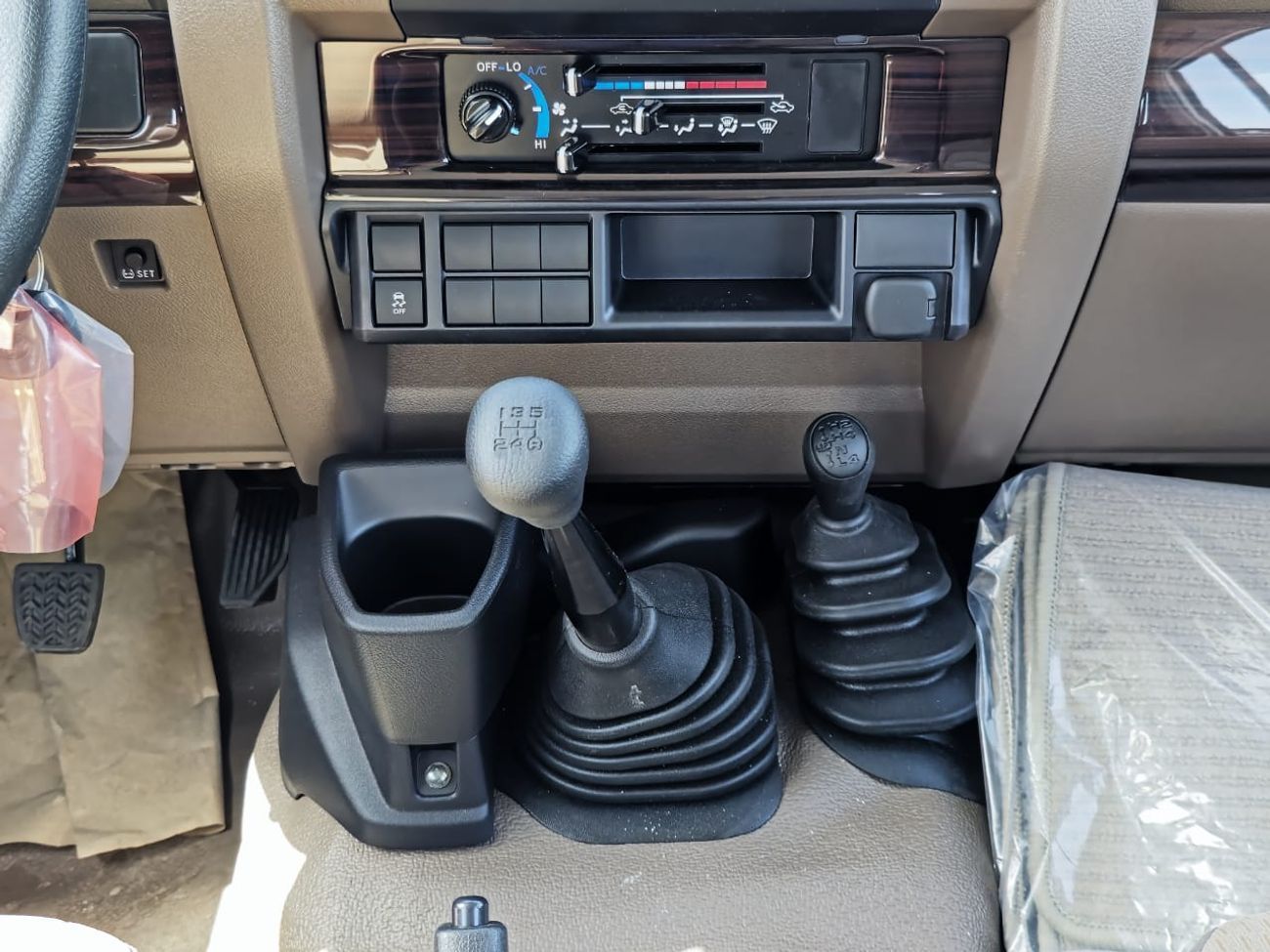 تويوتا لاند كروزر بيك آب TOYOTA LC 79 DOUBLE CABIN DIESEL 2.8 M/T - STD - E - 2025