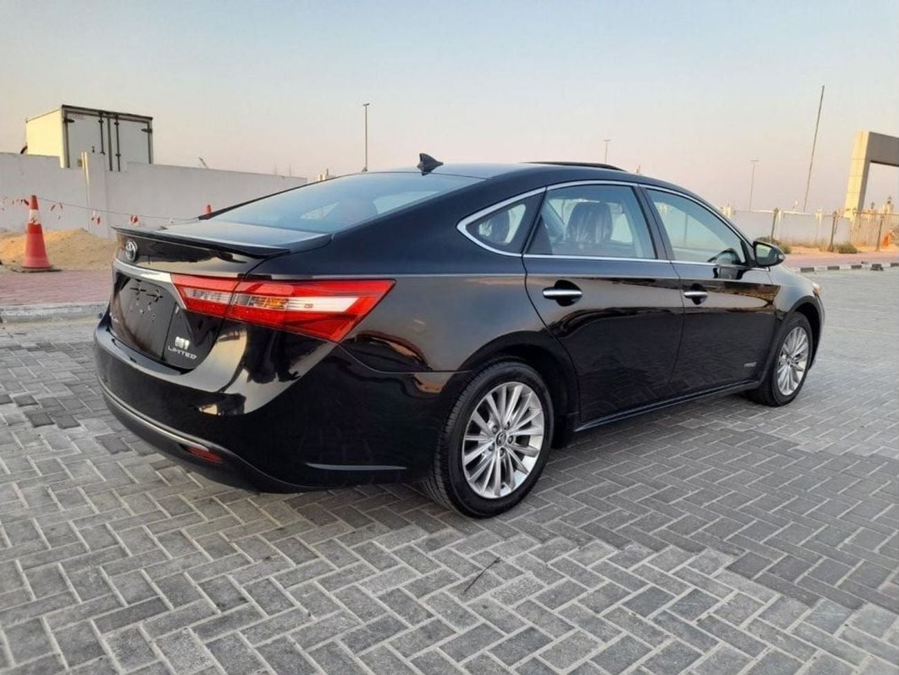 تويوتا افالون Toyota Avalon 2018 limited Hybrid