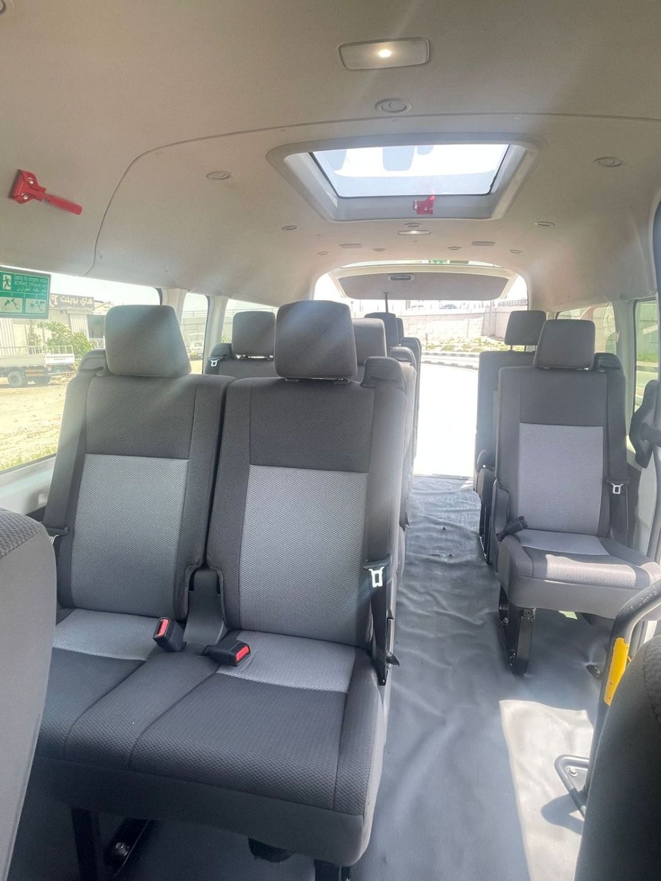 Toyota Hiace DLS HIGH ROOF TOYOTA HIACE COMMUTER ,DIESEL ENGINE 2800 CC ,10 SEATER ,RIGHT HAND DRIVE