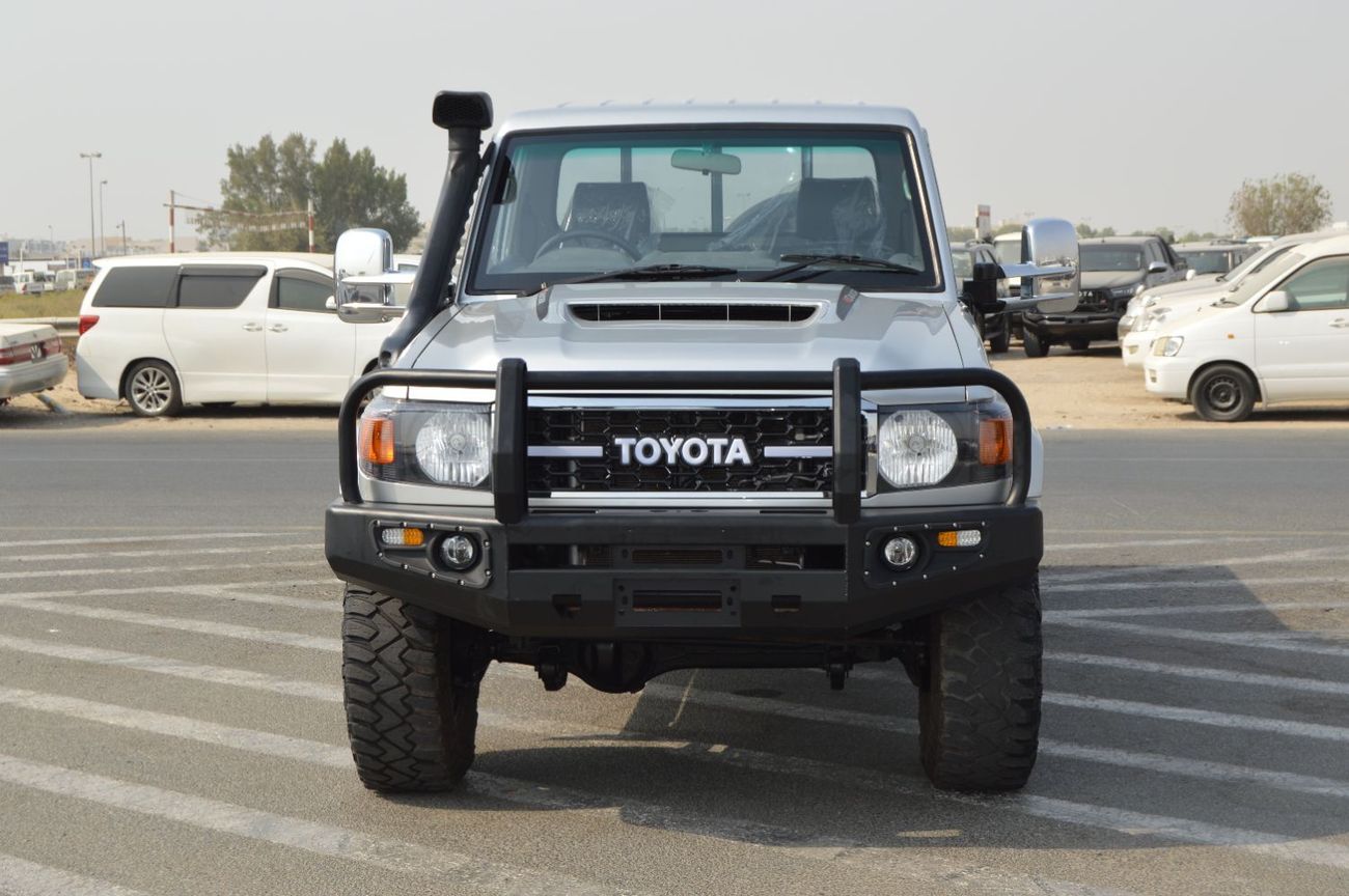 Toyota Land Cruiser Pick Up Toyota Land Cruiser Pick-Up Single Cabin Year: 2010 Color: Silver