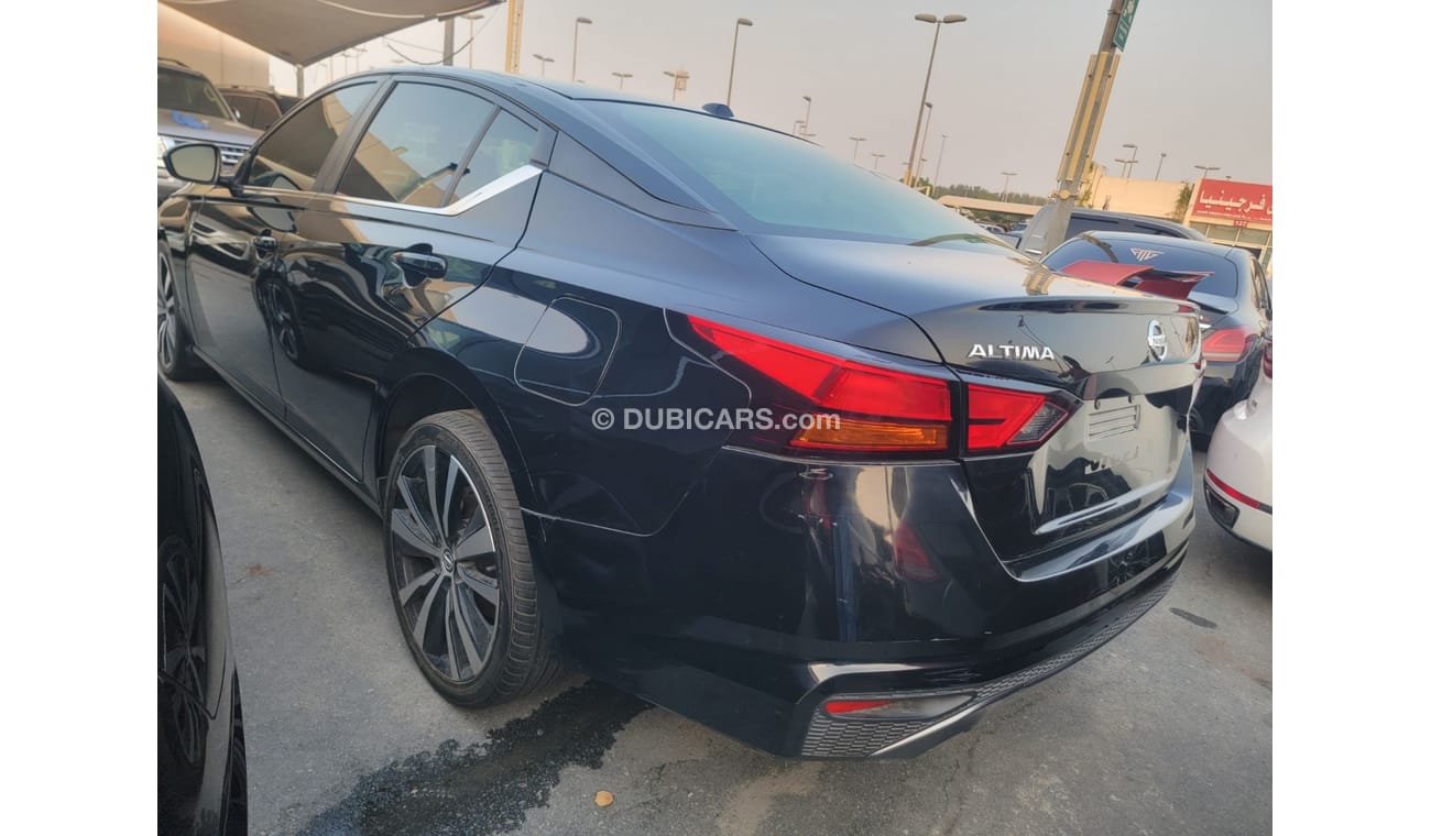 نيسان ألتيما