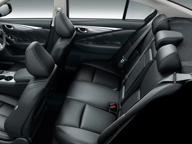 نيسان سكايلاين interior - Seats
