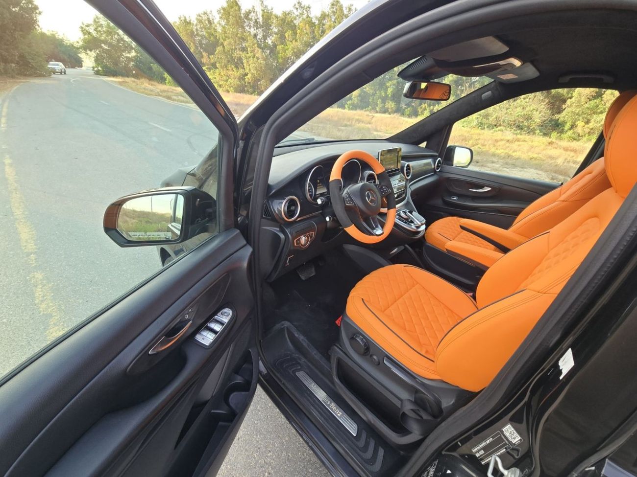 Mercedes-Benz V 250 Std 2.1L MERCEDES V-250 GCC 2018 BODY KIT MAYBACH 2023 // PERFECT CONDITION WITH GOOD PRICE