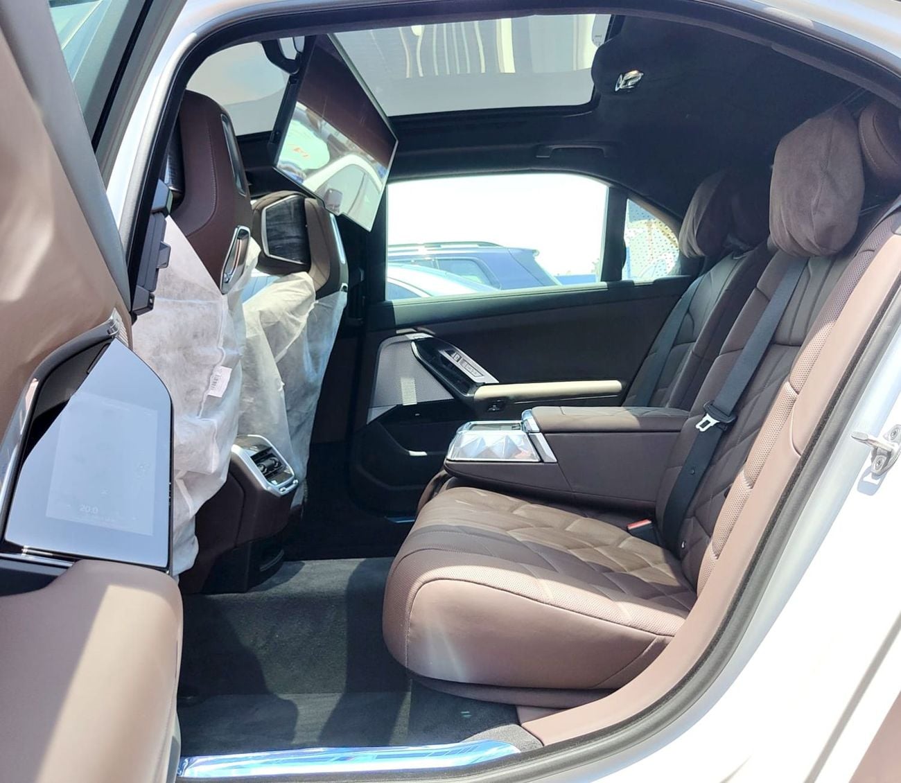 بي أم دبليو 740i M SPORT INDIVIDUAL M SPORT