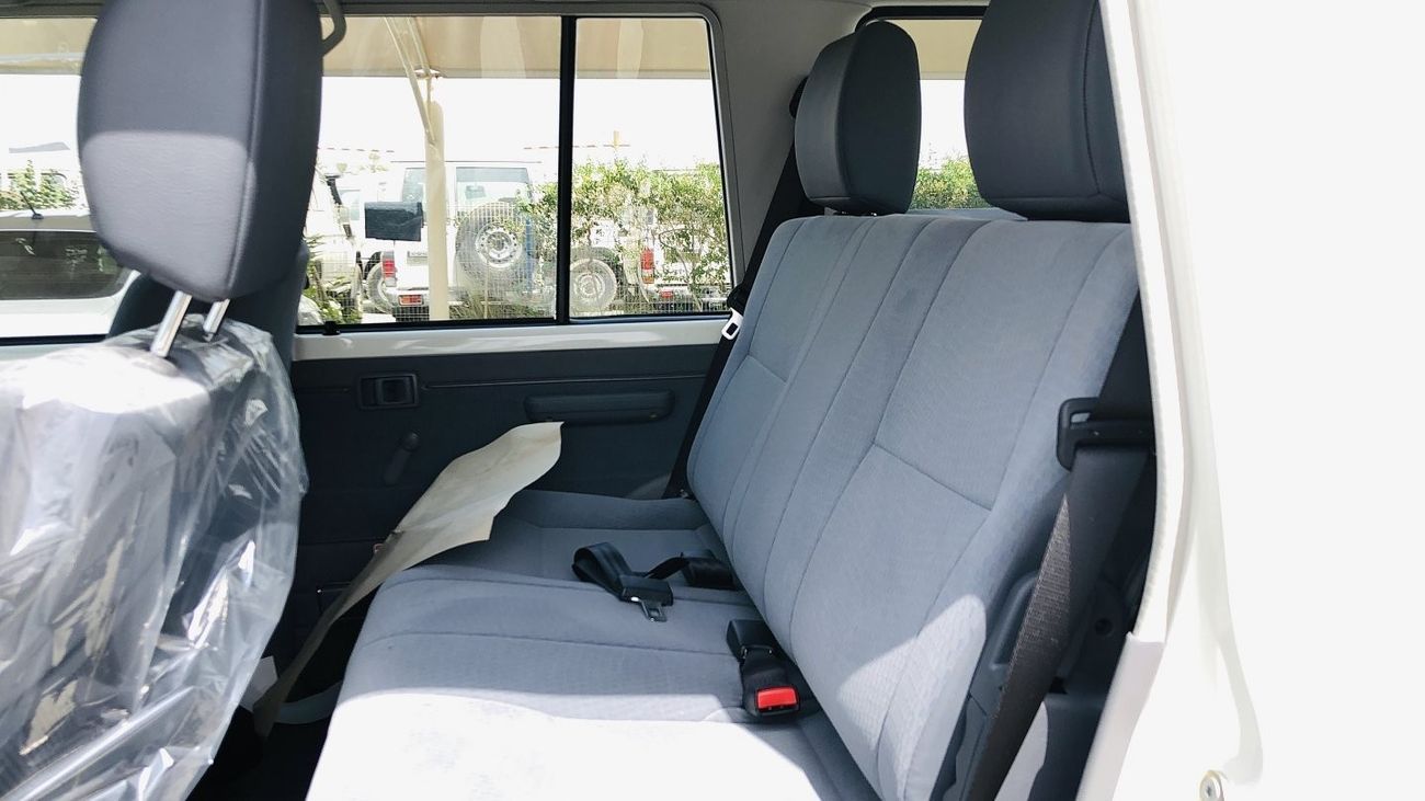 تويوتا لاند كروزر 70 4.2L DIESEL 6-CYLINDER  5-DOORS 2023