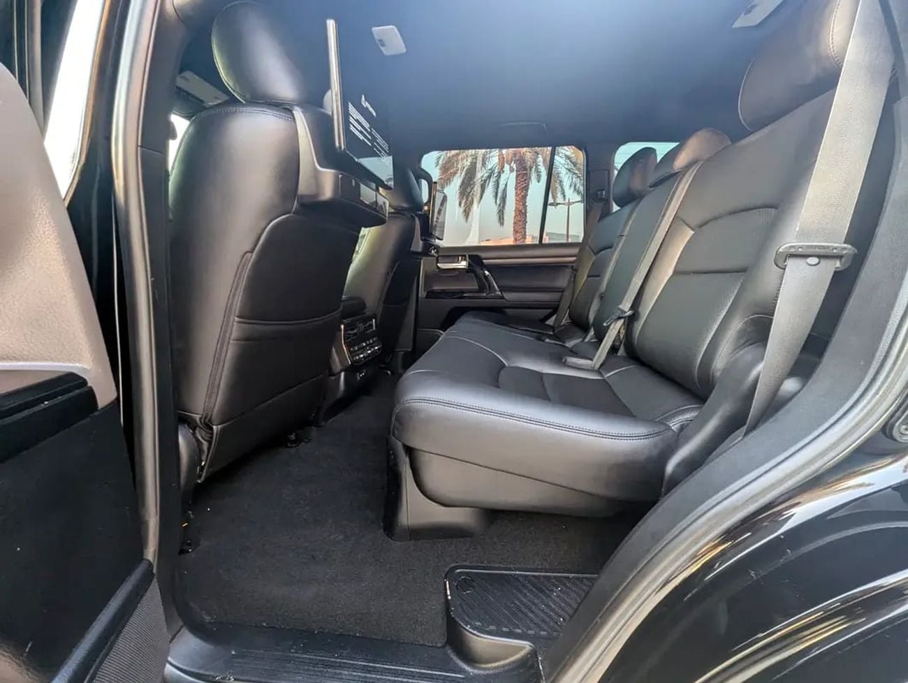 Toyota Land Cruiser GXR FACELIFTED WITH INTERIOR AND EXTERIOR V6 4.0L Excellent Condition