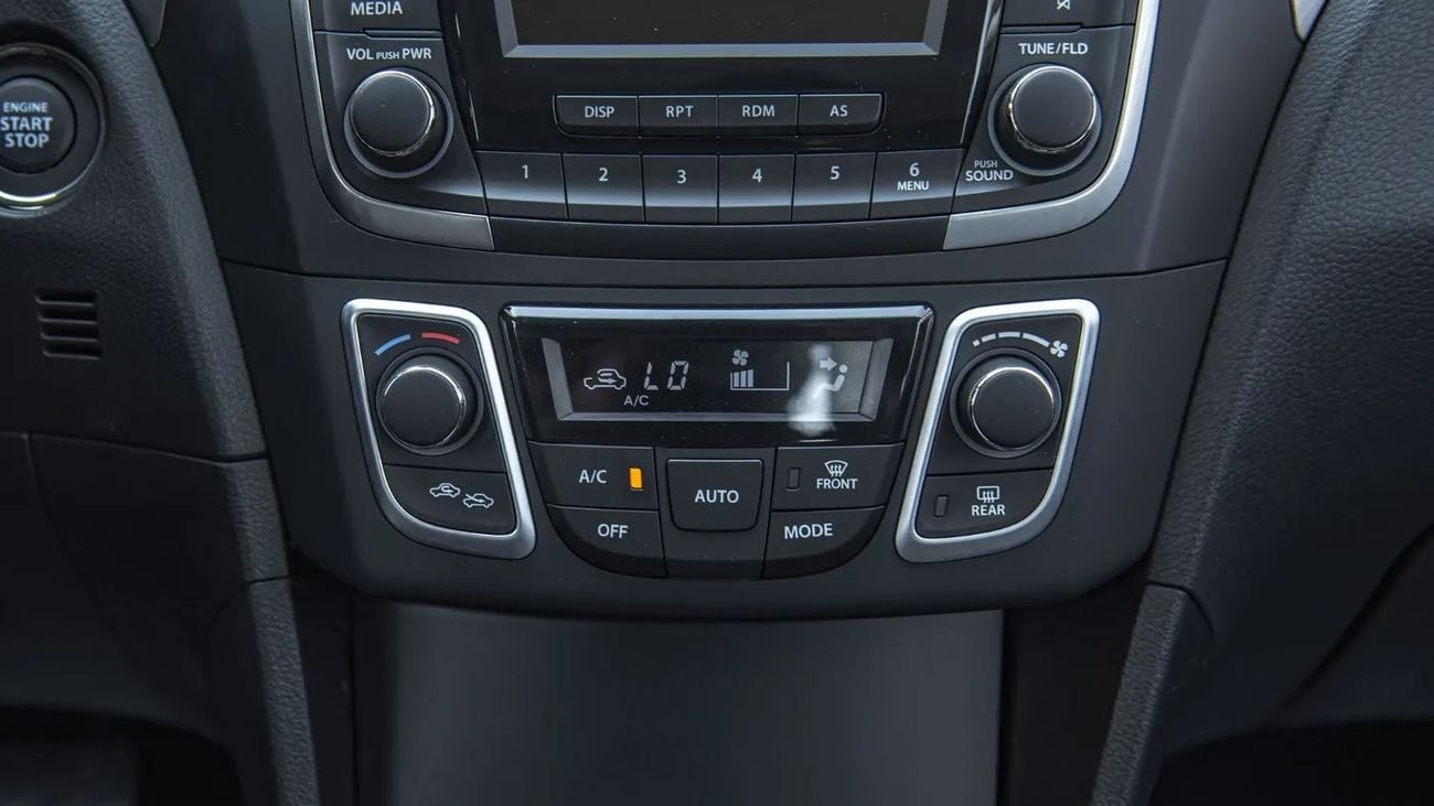 Suzuki Ciaz ALLOY RIMS, PUSH START + REAR VIEW CAMERA, SMALL DISPLAY IN CETRE VIEW MIRROR, CRUISE CONTROL