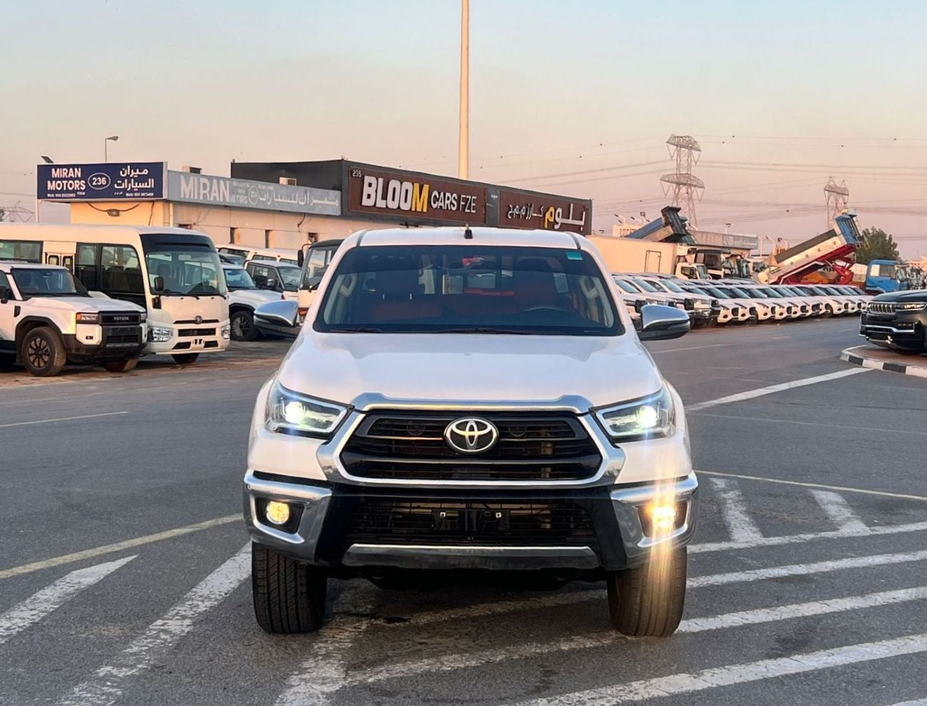 Toyota Hilux 2022 Toyota Hilux SR5 Premium Full Option - 2.7L V4 - 4x4 AWD - Rear CAM & AC - big Body