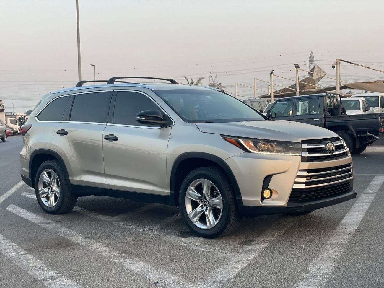 تويوتا هايلاندر 2016 Toyota Highlander Limited Edition 3.5L V6 Full Option 7 Seater - With Radar Leather Electric se