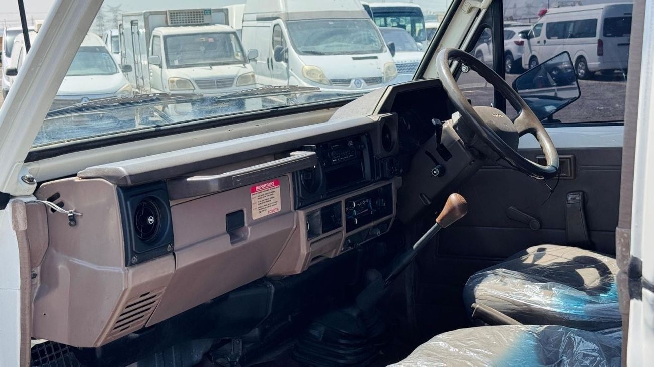 تويوتا لاند كروزر بيك آب SINGLE CABIN | BULL BAR WITH LED LIGHTS | RHD | 1992 | 4.2L DIESEL ENGINE | MANUAL TRANSMISSION | 4W