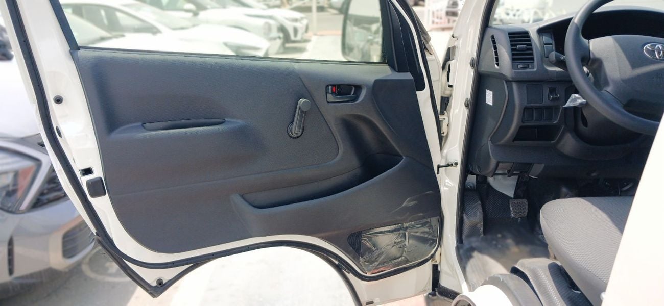 تويوتا هاياس 2.5L Diesel Manual Passenger 2026YM