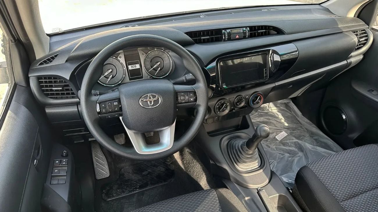 تويوتا هيلوكس Toyota/HILUX DIESEL DOUBLE CABIN 2WHEEL DRIVE /2.4L GLX MT