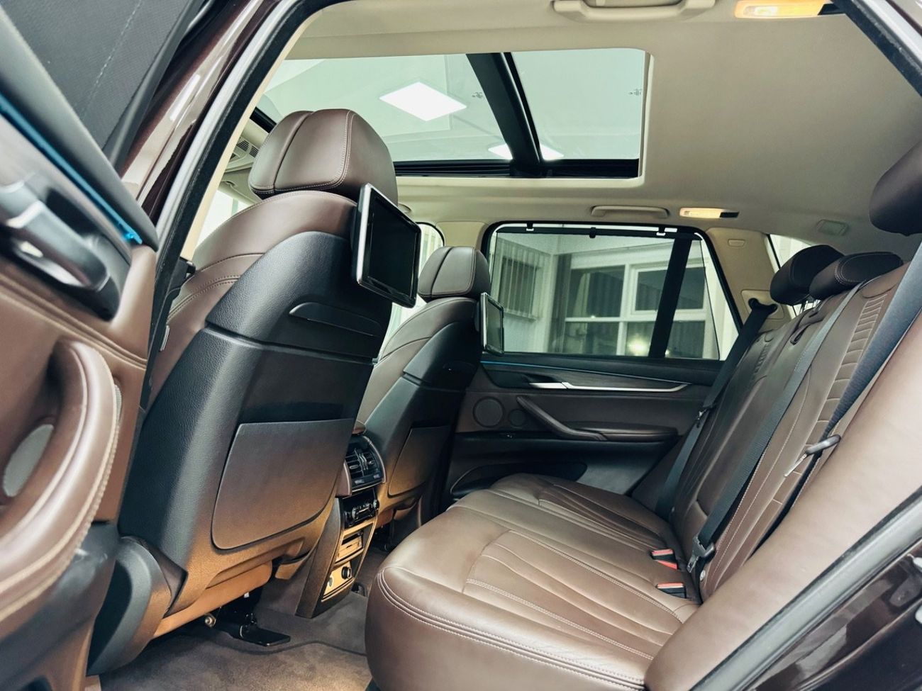 BMW X5 50i Exclusive GCC .. V8 .. FSH .. Perfect Condition ..