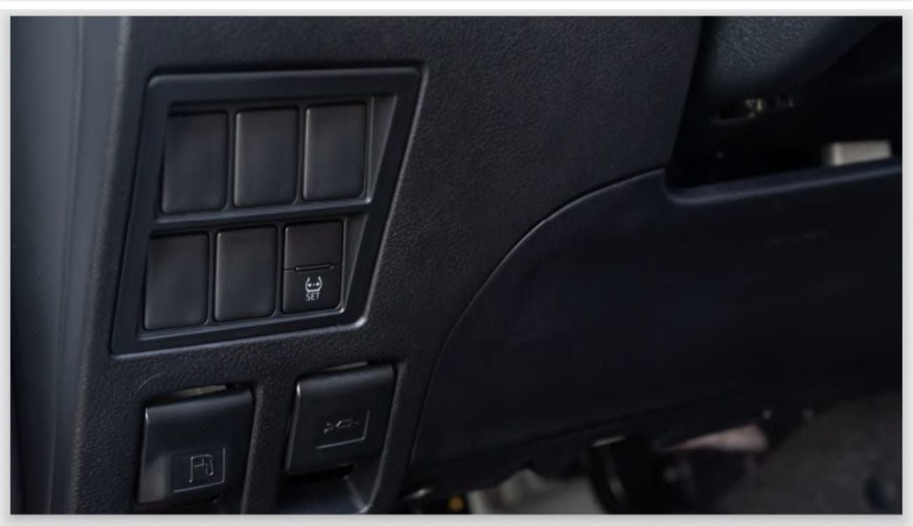 تويوتا هيلوكس HILUX 2.7 DC A/T 4X2, 2025 WHITE INSIDE MAROON