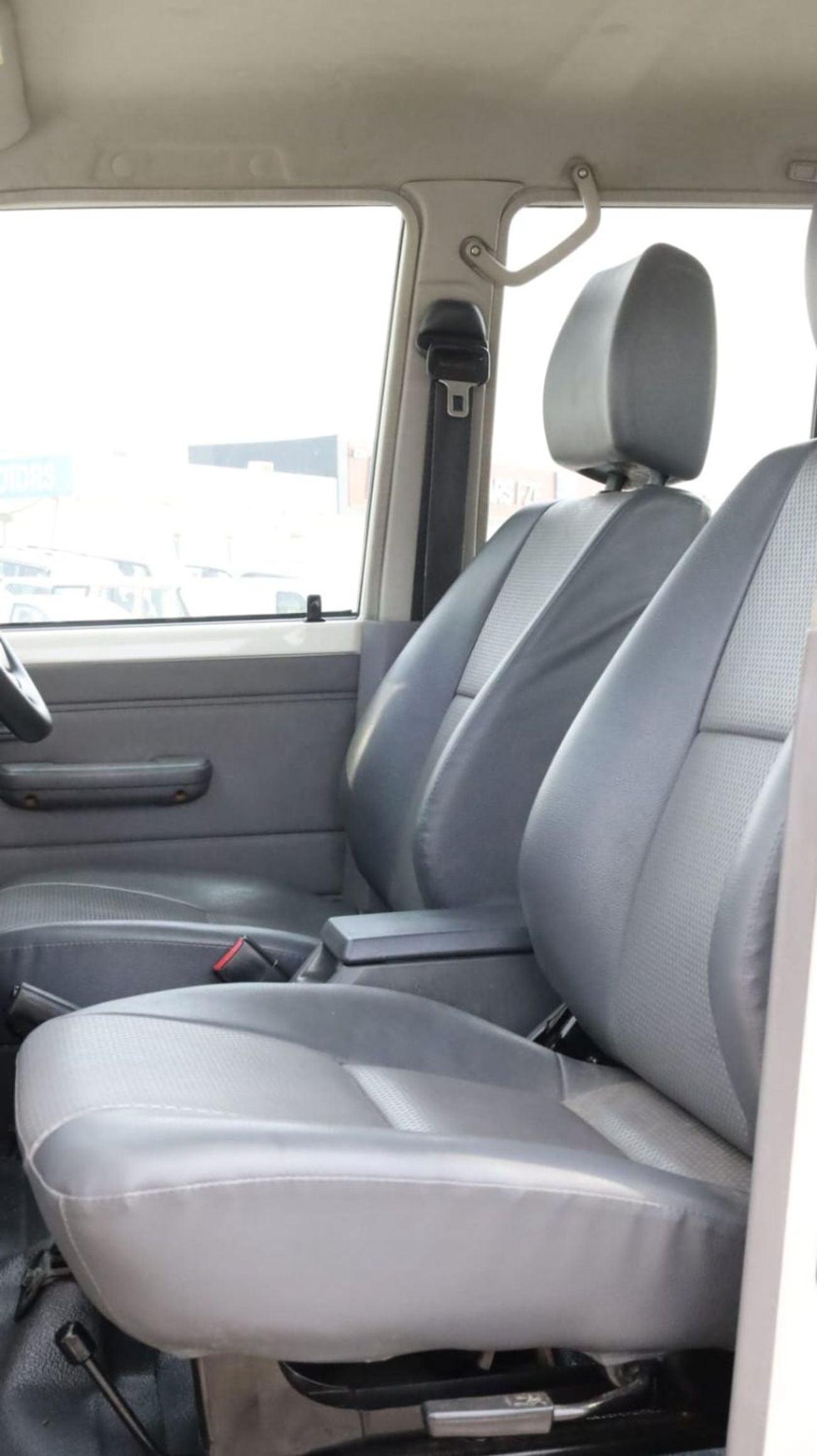 تويوتا لاند كروزر Toyota Landcruiser 2016 LC76VD right hand drive