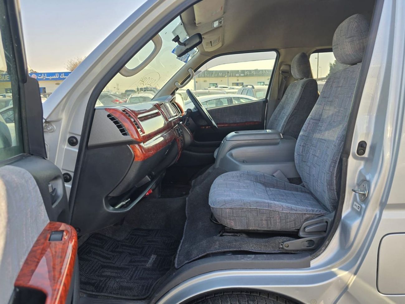 Toyota Hiace TOYOTA HIACE COMMUTER VAN RHD 2006 MODEL 2.7 L PETROL AUTOMATIC(PM02168)