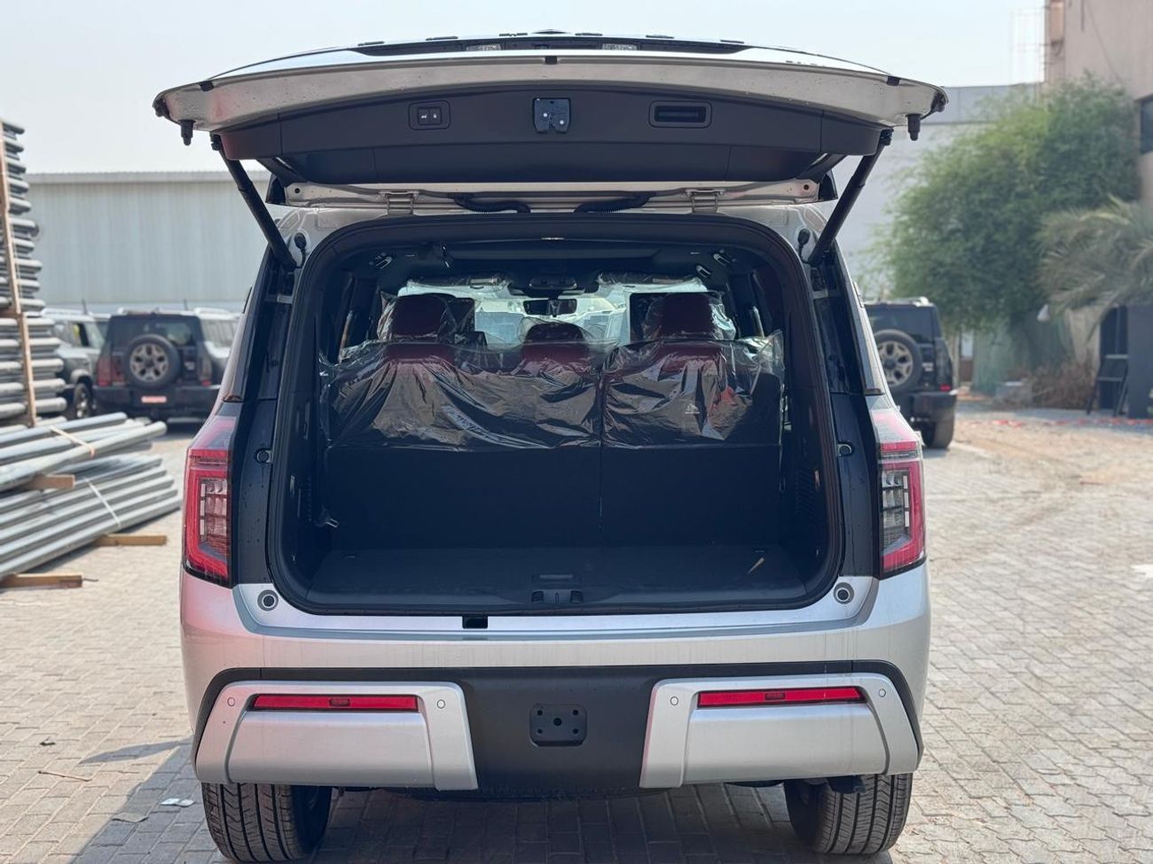 Nissan Patrol 3.5L LE Titanium_2026 _SILVER_BURGUNDY