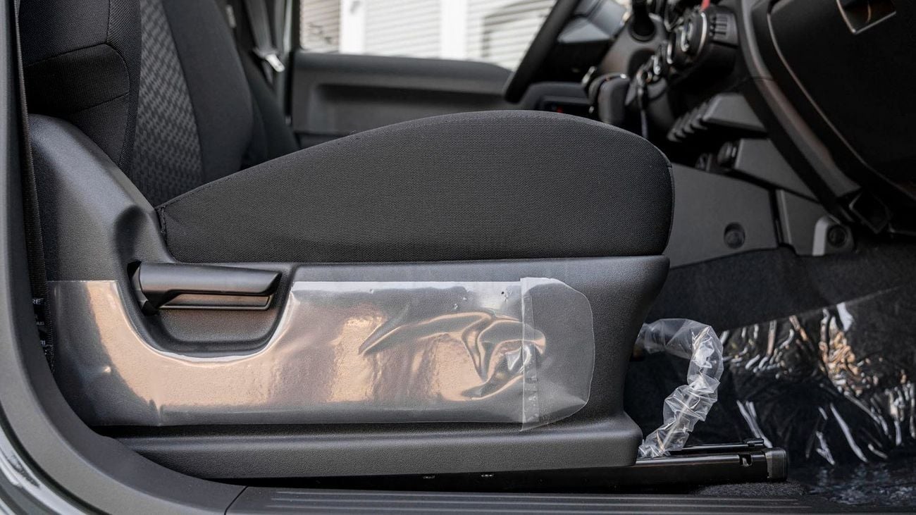 Suzuki Jimny GLX     MT 1.5