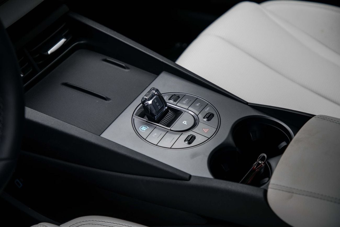 بي واي دي سيل 06 دي إم-آي ID Luxury 1.5L - White Inside Grey | Export Only