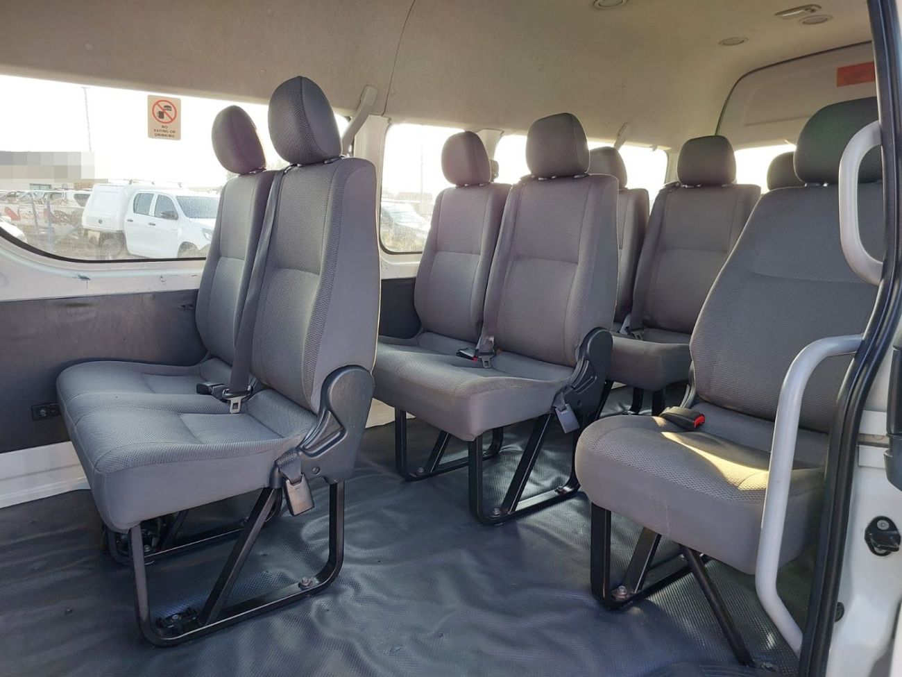 Toyota Hiace TOYOTA HIACE COMMUTER VAN RHD 2017 MODEL 3.0 L DIESEL AUTOMATIC(PM31641)