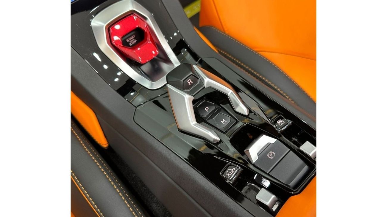 Lamborghini Huracan 2023 Lamborghini Huracan Evo Spyder, April 2026 Lamborghini Warranty + Service Pack, Low Kms, GCC