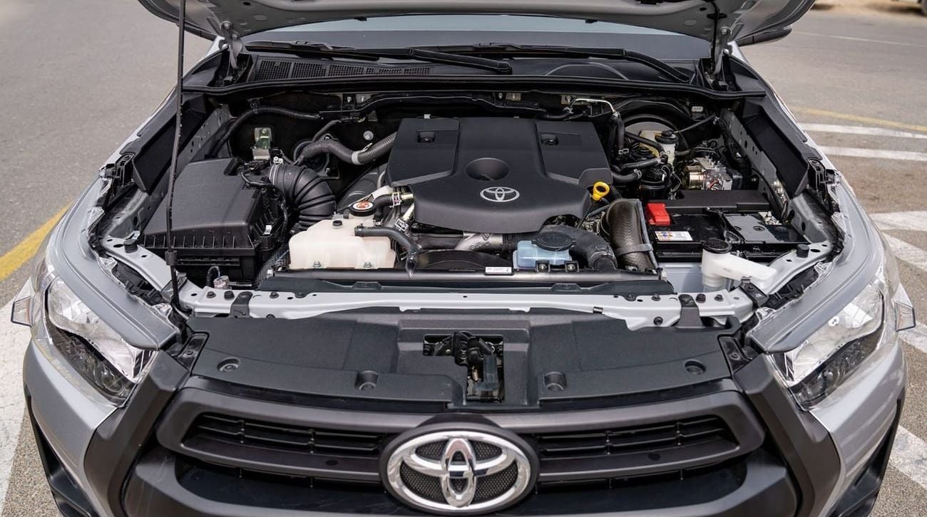 تويوتا هيلوكس Toyota Hilux 2.4L Diesel Mid Option p.window MY2024