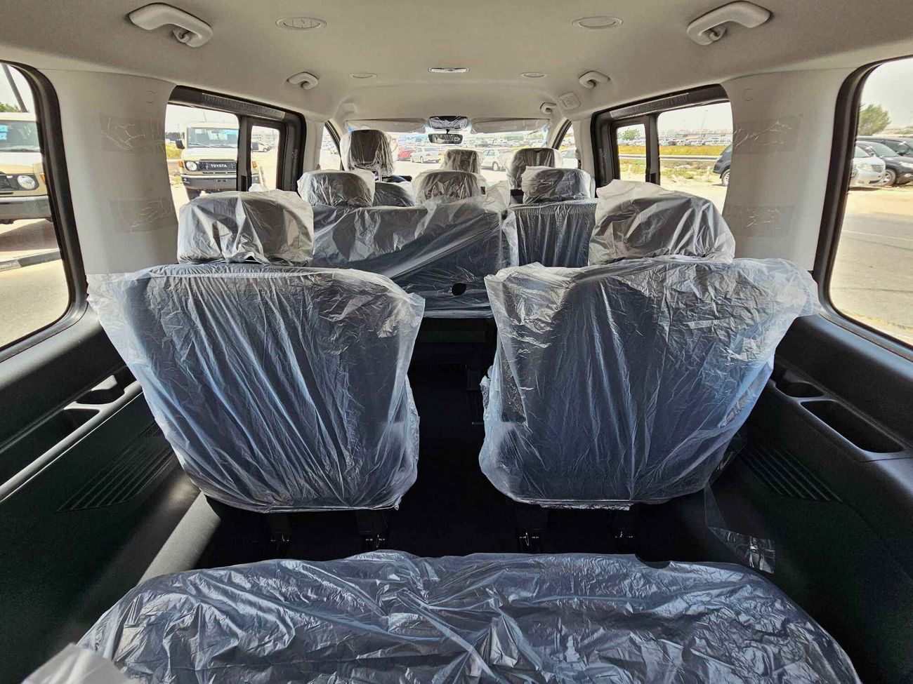 هيونداي ستاريا 3.5L V6  PETROL A/T / PUSH START / COMFORT 11 SEATER (CODE # 67981)