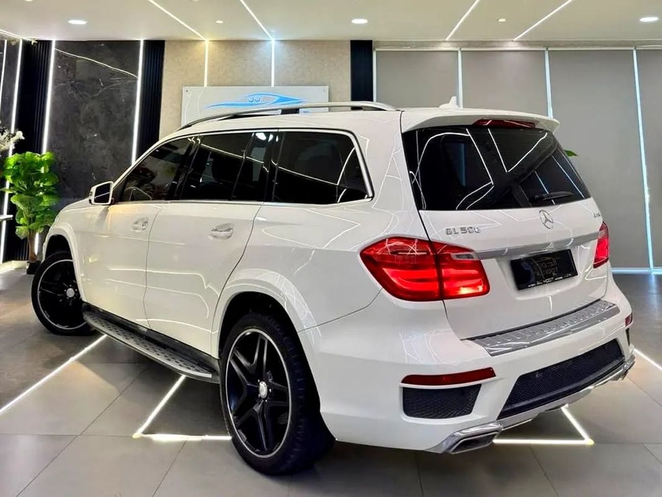 Mercedes Benz GL500 ELITE MERCEDES GL500 V8 || GLS UPGRADE || RADAR || TOP RANGE || GCC || PANORAMIC || LOW MILEAGE